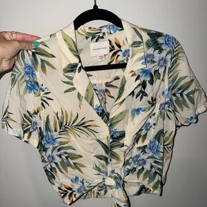 American Eagle Hawaiian Top - Cream and Blue